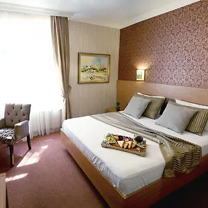 3* Hotel The Rise Aron Business Merter